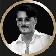 Laureato in Grafica e Illustrazione